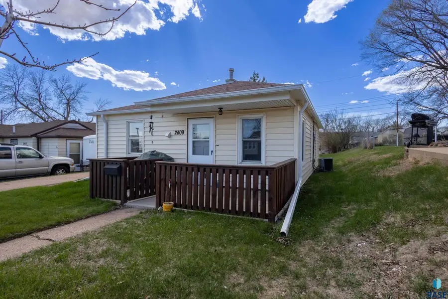 2409 S Duluth Ave, Sioux Falls, SD 57105 - #3