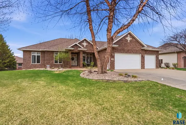 5801 S Copperhead Dr, Sioux Falls, SD 57108