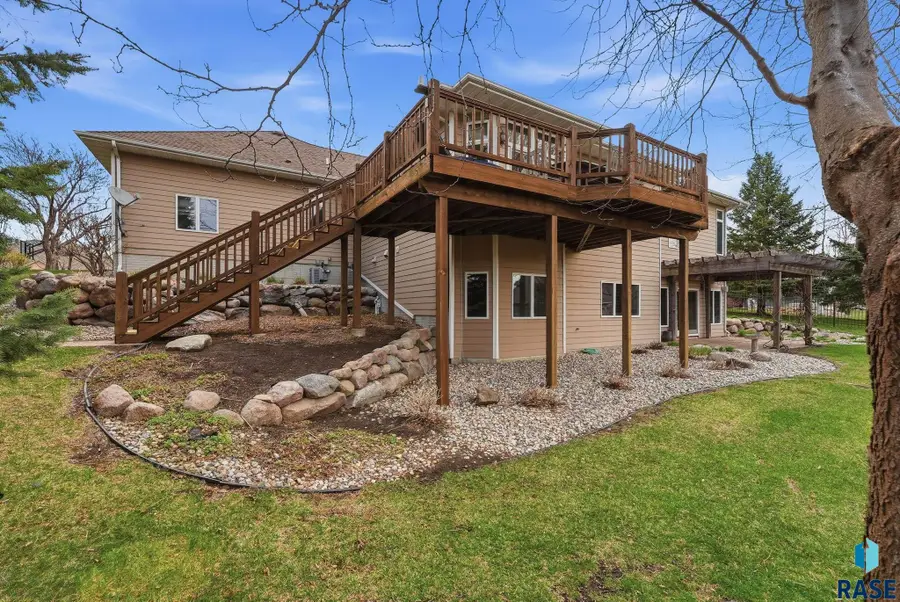 5801 S Copperhead Dr, Sioux Falls, SD 57108 - #2