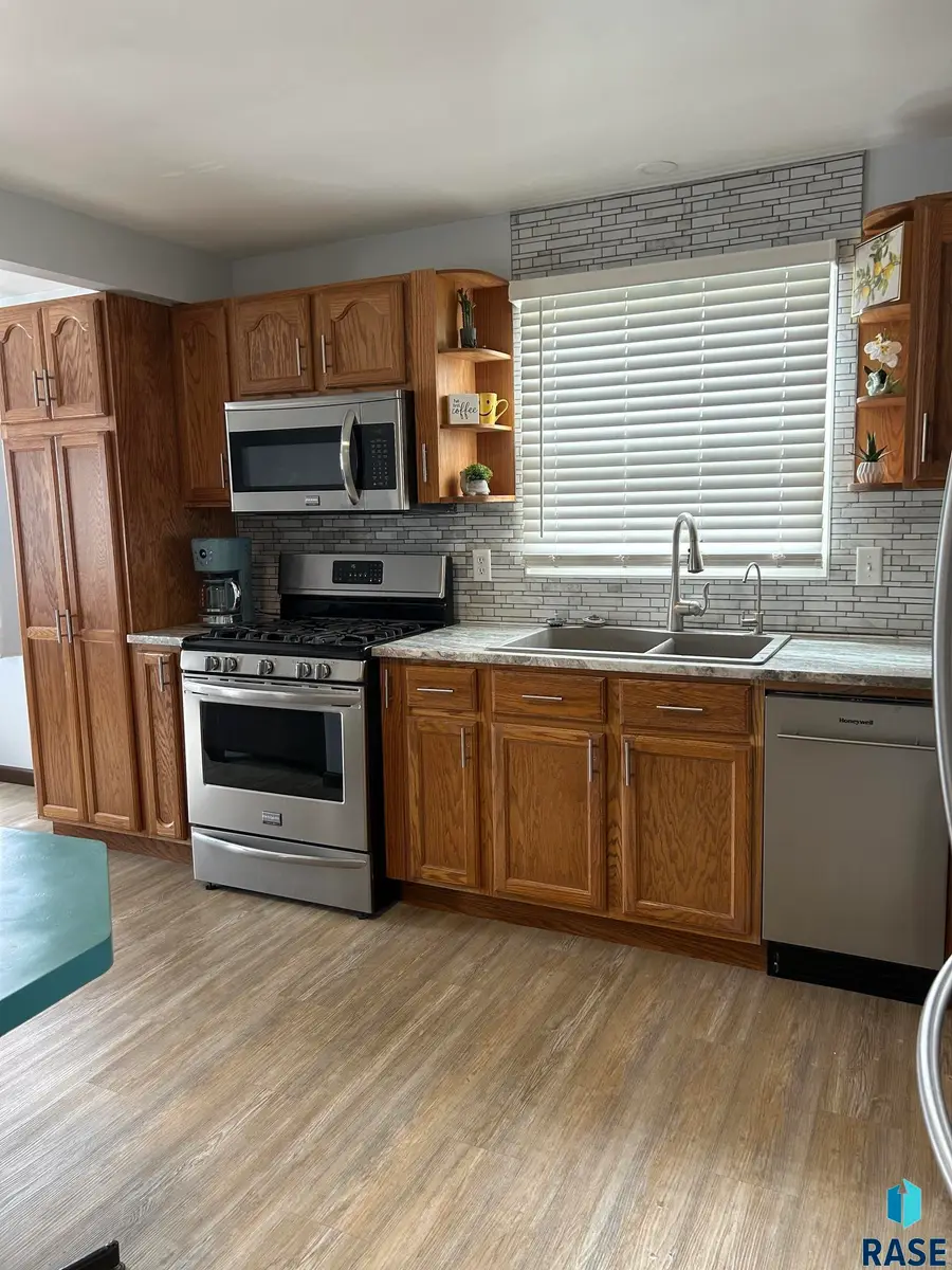1508 W 39th St, Sioux Falls, SD 57105 - #2