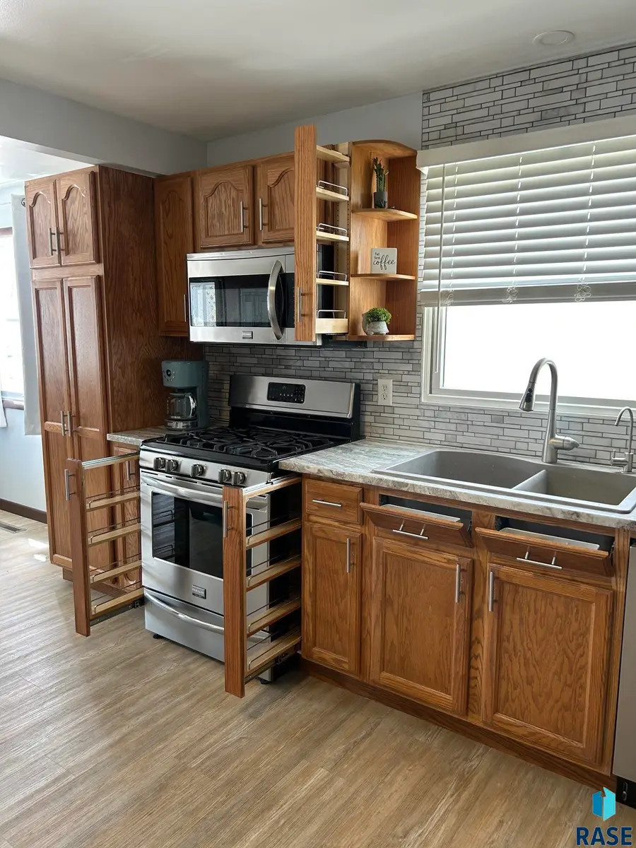 1508 W 39th St, Sioux Falls, SD 57105 - #3