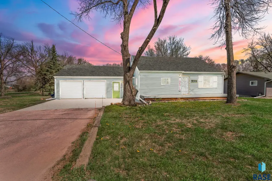 500 E Willow St, Harrisburg, SD 57032 - #2