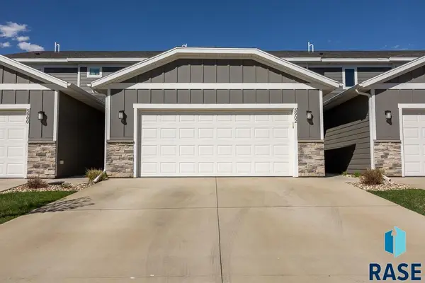 5902 S Whisper Creek Pl, Sioux Falls, SD 57108