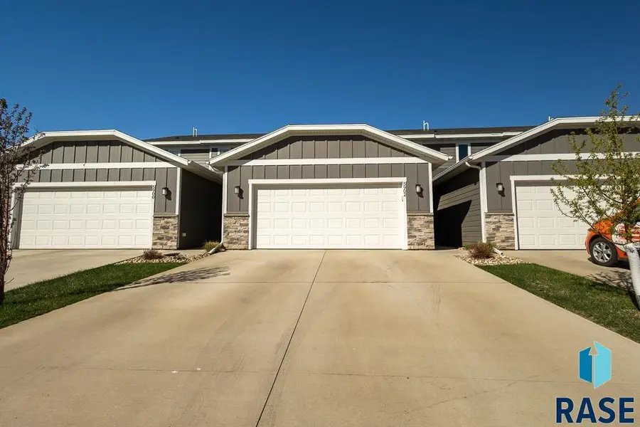5902 S Whisper Creek Pl, Sioux Falls, SD 57108 - #2