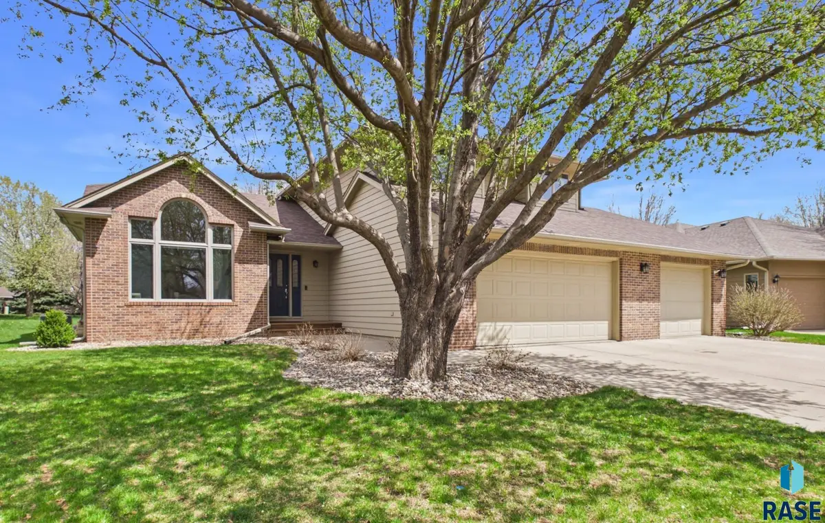 4024 S Brady Ct, Sioux Falls, SD 57103 - #1