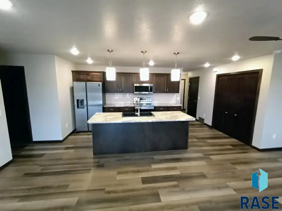 4233 Knob Hill Ct, Sioux Falls, SD 57107 - #3