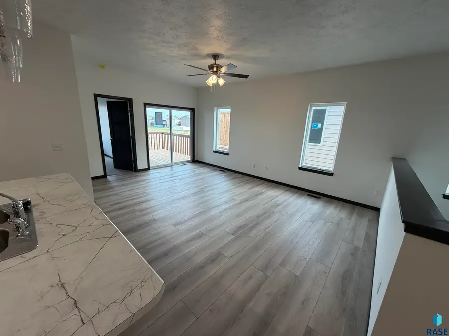 3513 S Heather Ave, Sioux Falls, SD 57106 - #3