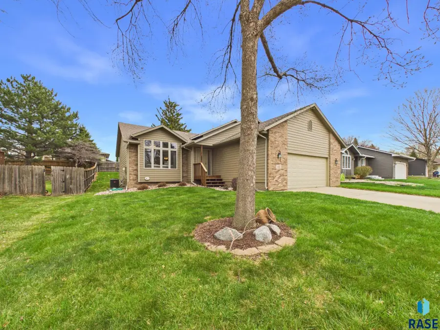 800 N Savannah Dr, Sioux Falls, SD 57103 - #3