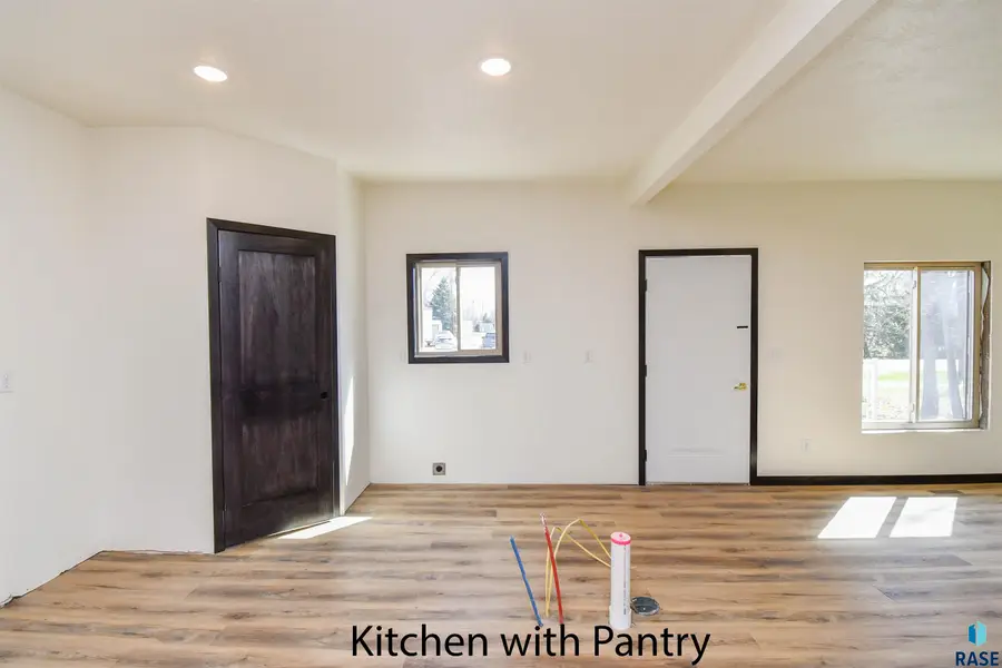 430 W Willow St, Canistota, SD 57012 - #2