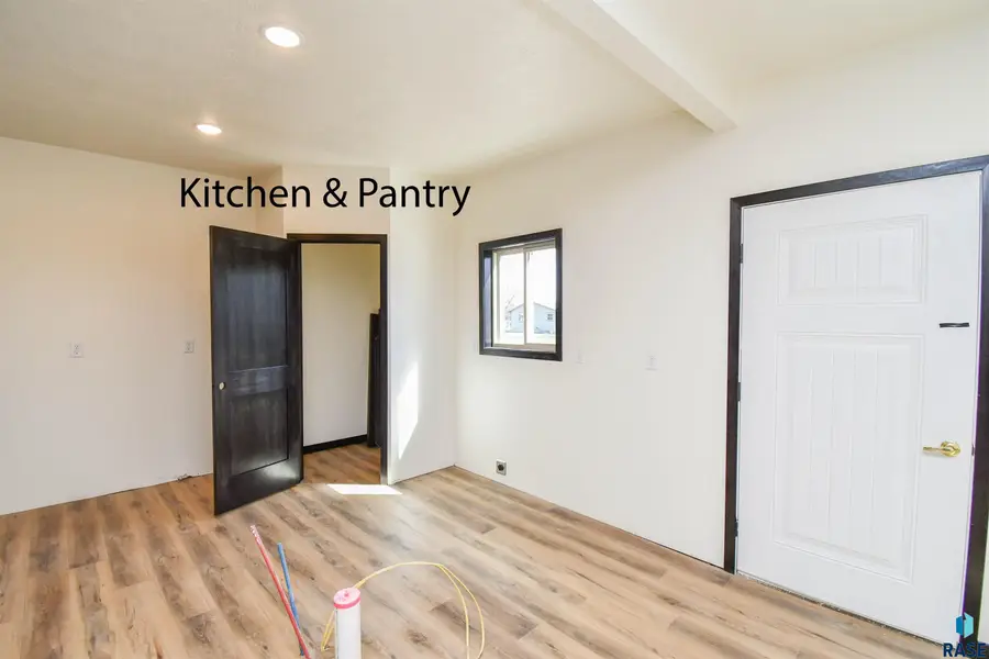 430 W Willow St, Canistota, SD 57012 - #3