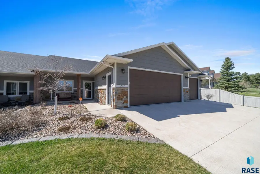 207 N Pine Lake Dr, Sioux Falls, SD 57110 - #3