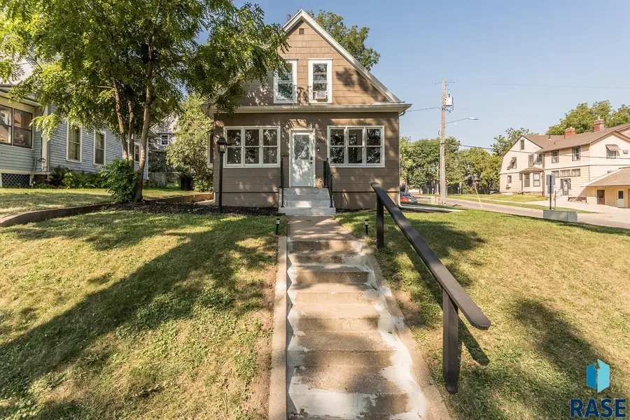 1001 S 1st Ave, Sioux Falls, SD 57105 - #2