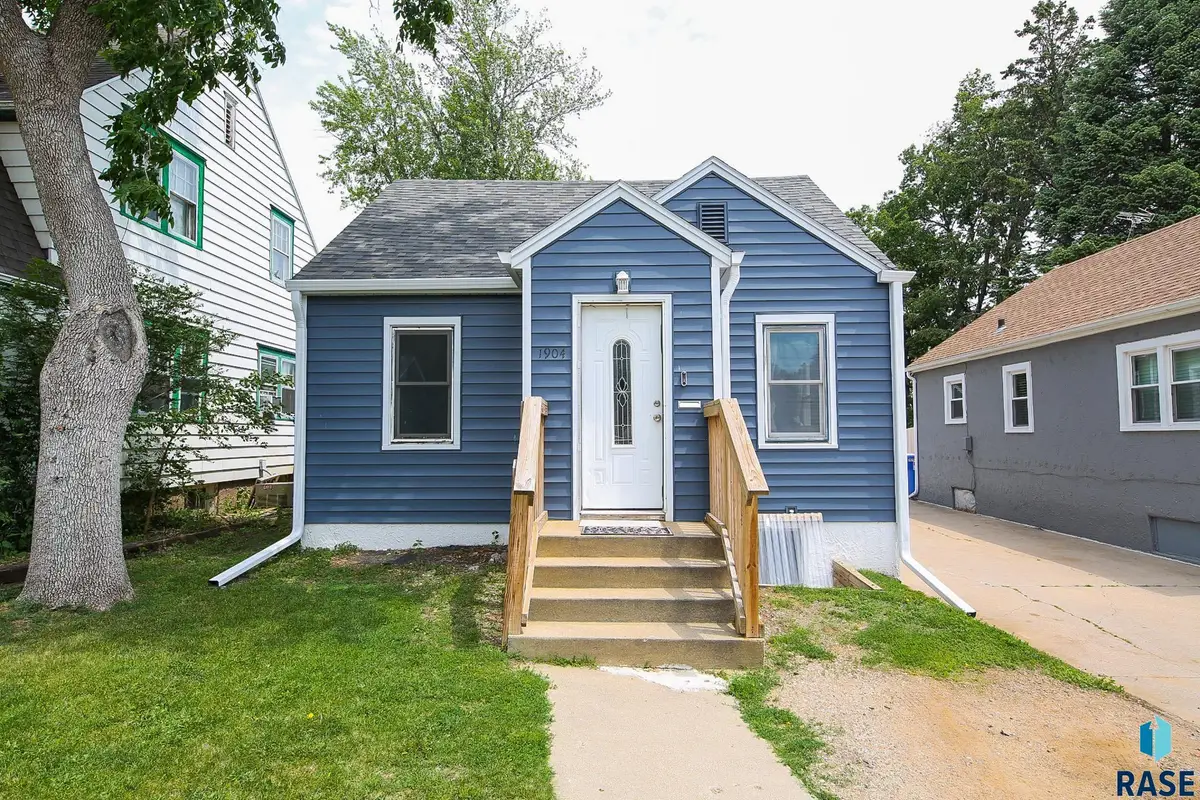 1904 S Duluth Ave, Sioux Falls, SD 57105 - #1