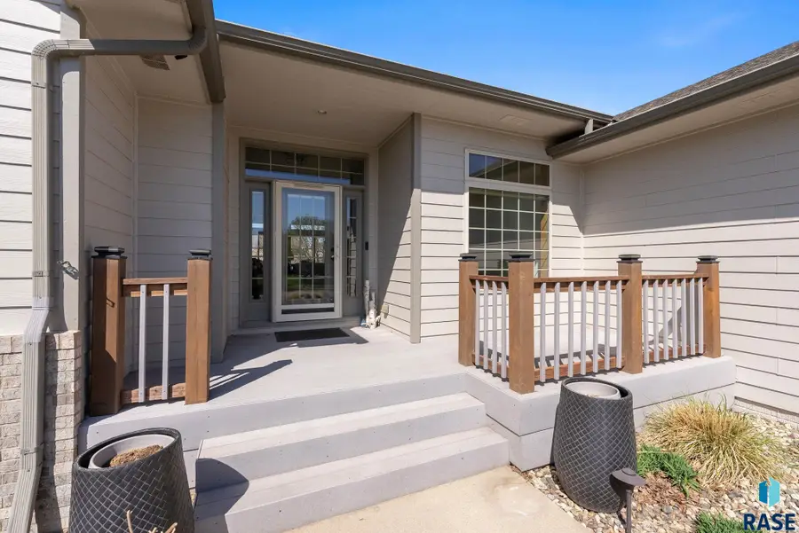 3805 S Mesquite Ave, Sioux Falls, SD 57110 - #2