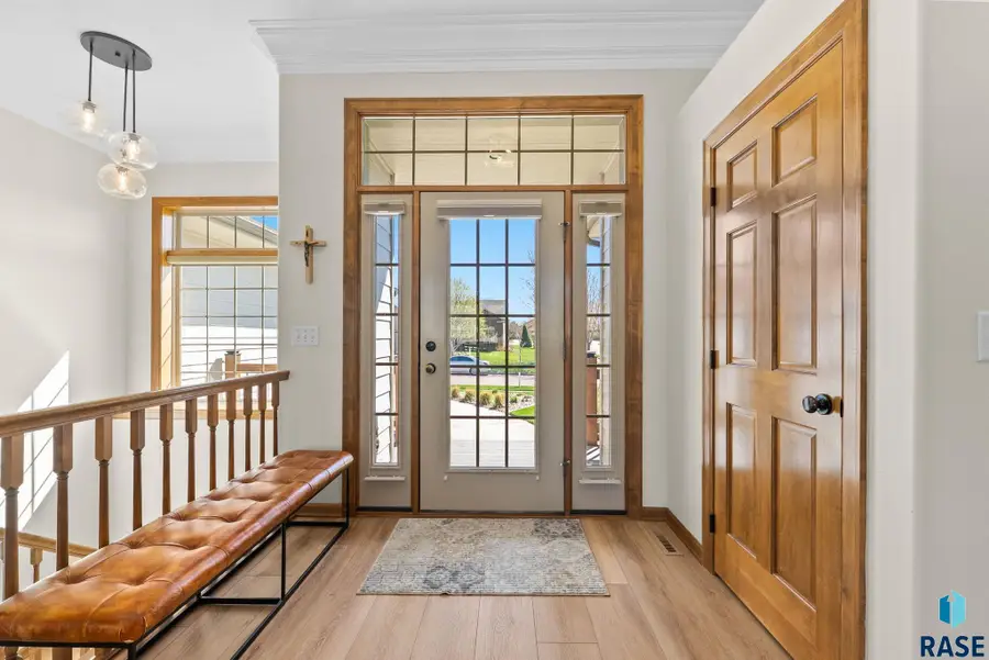 3805 S Mesquite Ave, Sioux Falls, SD 57110 - #3