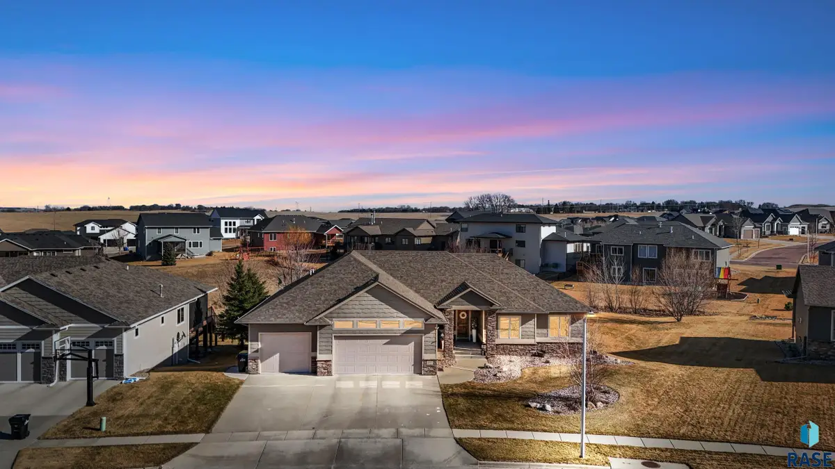 1920 S Firefly Dr, Sioux Falls, SD 57110 - #1