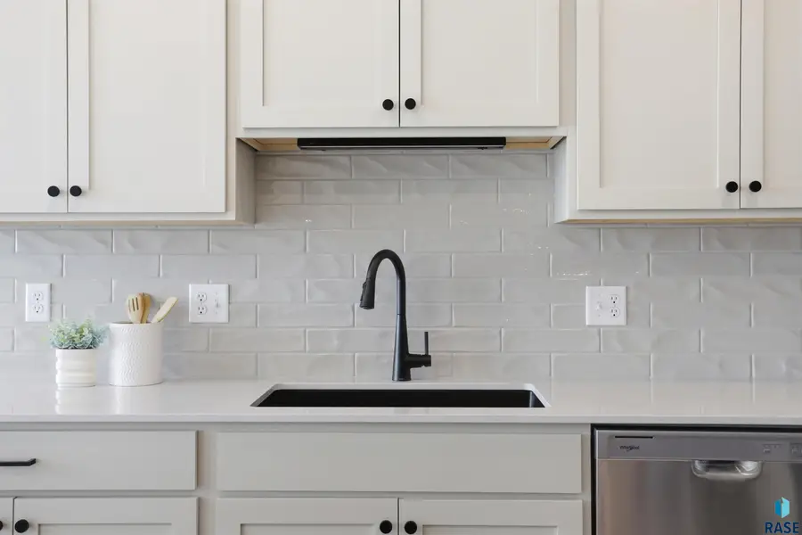 2317 E Jetty Pl, Sioux Falls, SD 57108 - #2