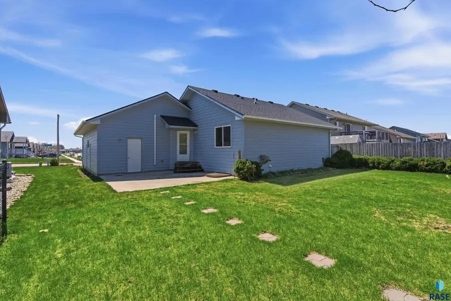 908 Miah St, Harrisburg, SD 57032 - #3