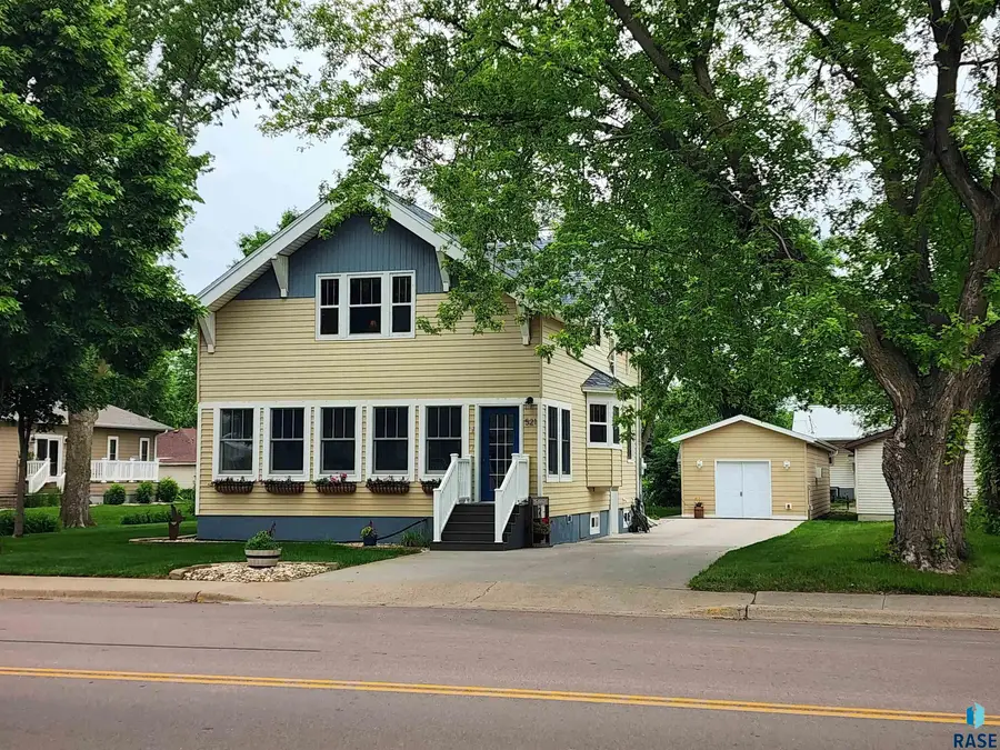 521 N Nebraska St, Salem, SD 57058 - #2