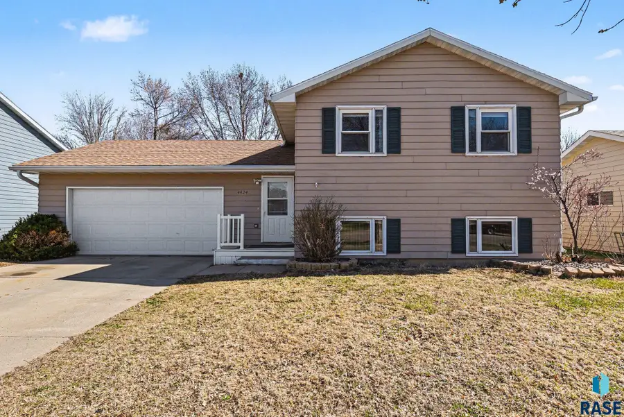 4424 W Antelope Dr, Sioux Falls, SD 57107 - #2