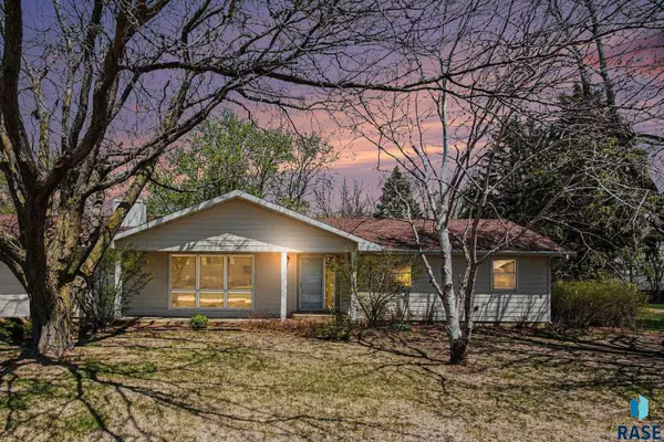 4210 Hermans Loop, Yankton, SD 57078