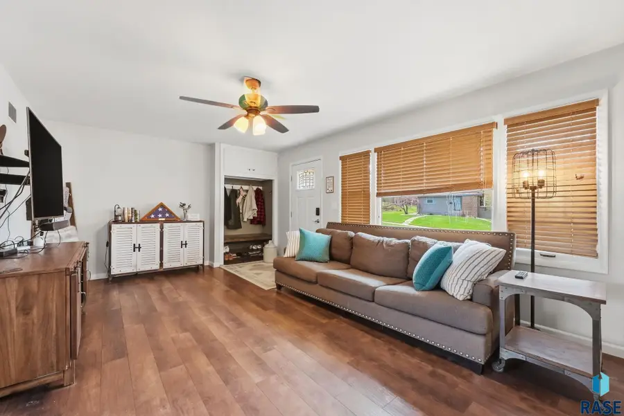 2304 S Braemar Dr, Sioux Falls, SD 57105 - #3