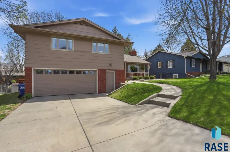 1704 S Williams Ave, Sioux Falls, SD 57105 - #3