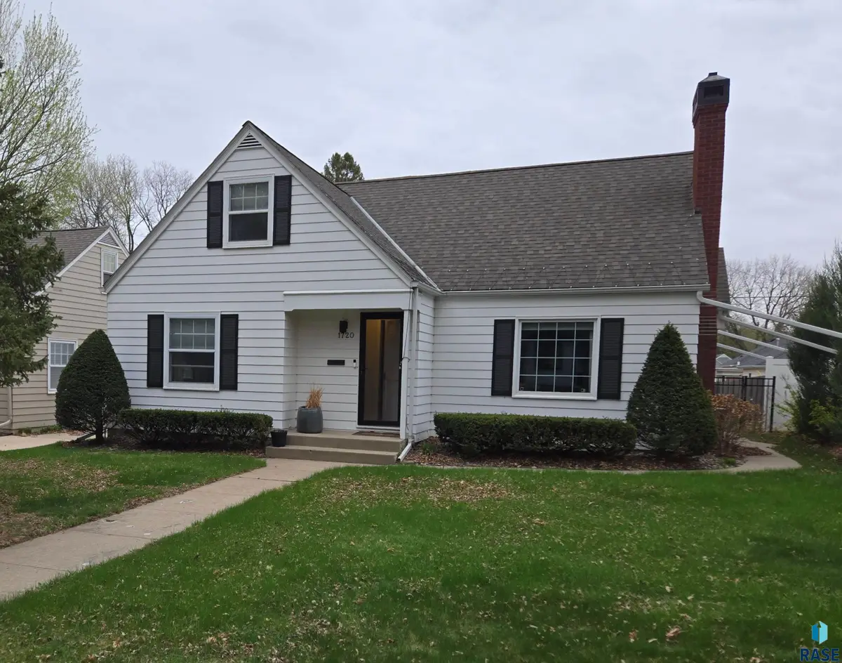 1720 S 6th Ave, Sioux Falls, SD 57105 - #1