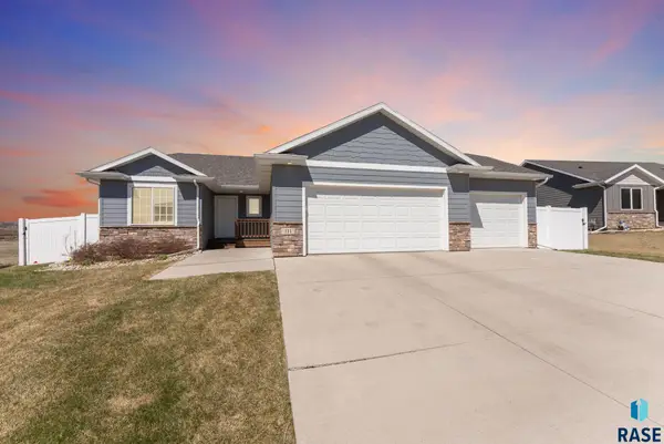 111 S Tumble Creek Ave, Sioux Falls, SD 57110