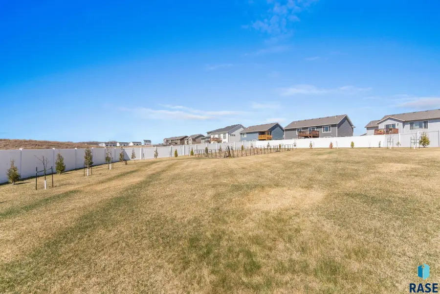 111 S Tumble Creek Ave, Sioux Falls, SD 57110 - #2