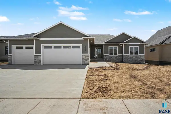 5505 E Morningside Cir, Sioux Falls, SD 57110