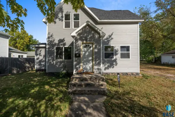 222 W 2nd St, Canton, SD 57013
