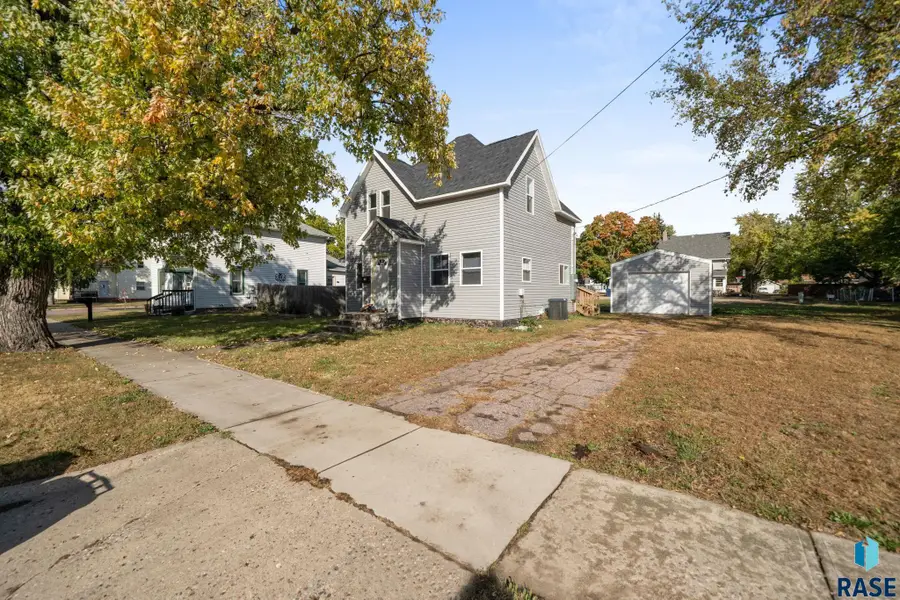 222 W 2nd St, Canton, SD 57013 - #2