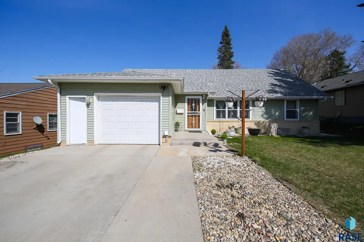 704 S Western Ave, Sioux Falls, SD 57104 - #1