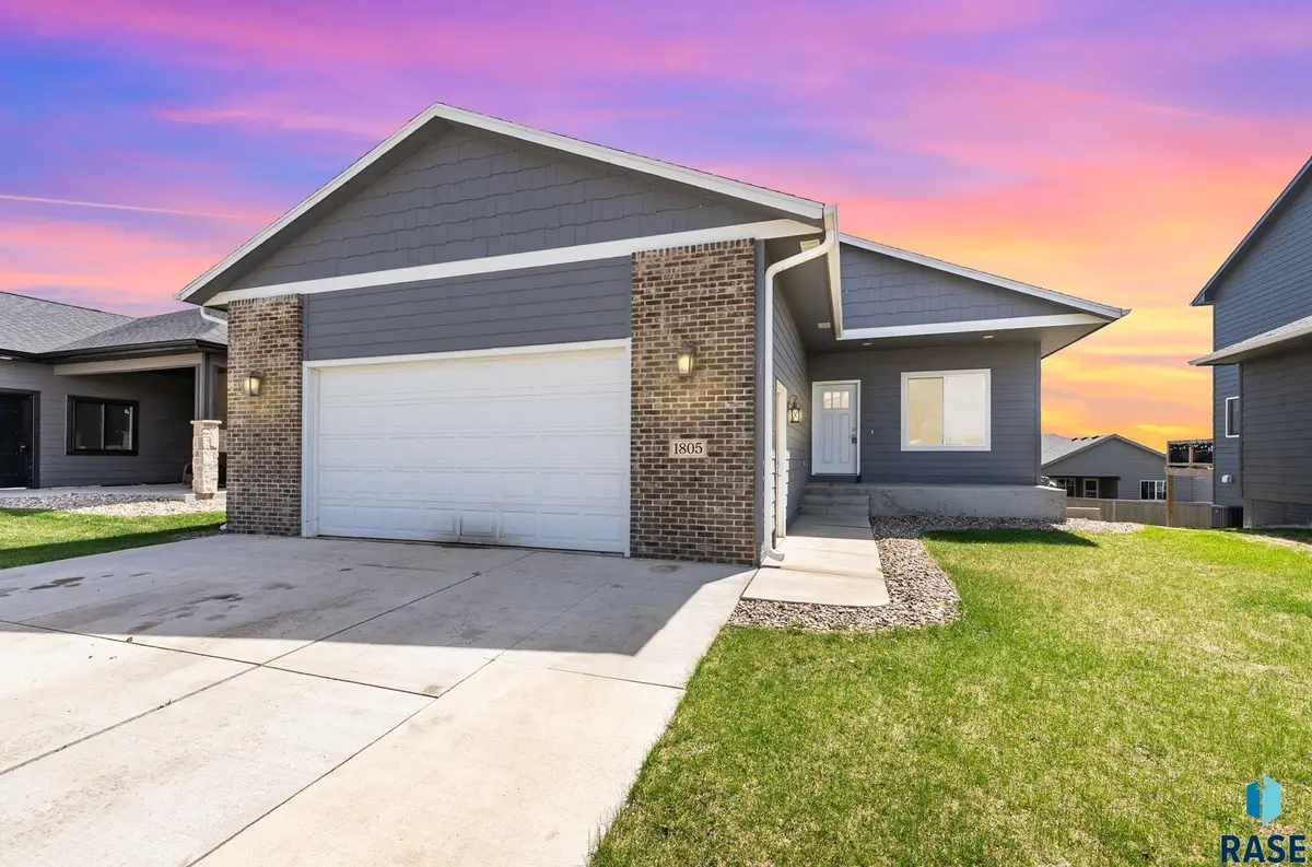 1805 E 71st St N, Sioux Falls, SD 57104 - #1