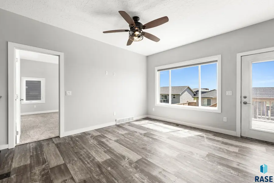 1805 E 71st St N, Sioux Falls, SD 57104 - #2