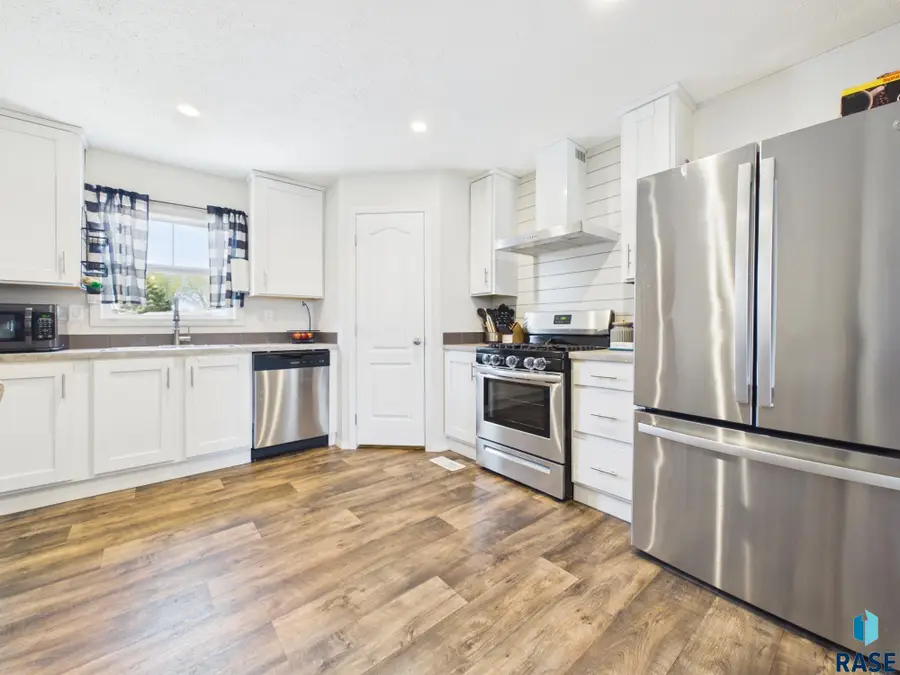 1010 S Liberty Pl, Sioux Falls, SD 57106 - #2