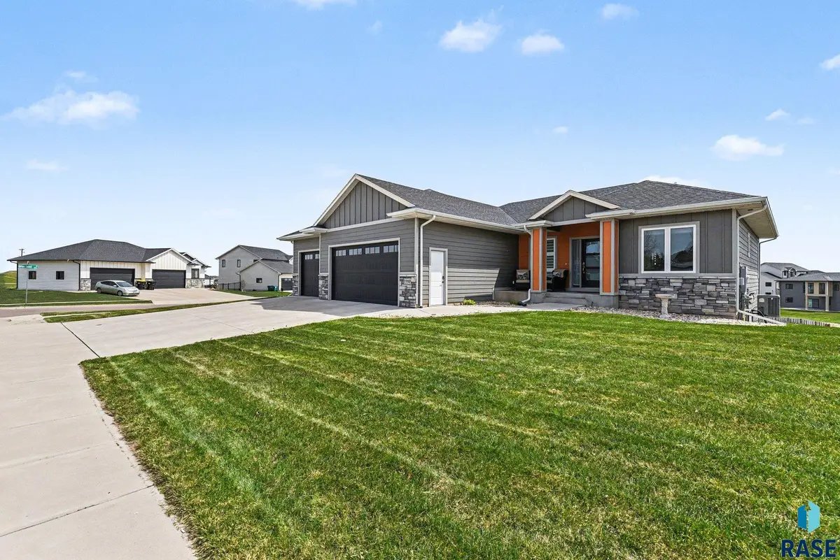 1900 S Firefly Dr, Sioux Falls, SD 57110 - #1