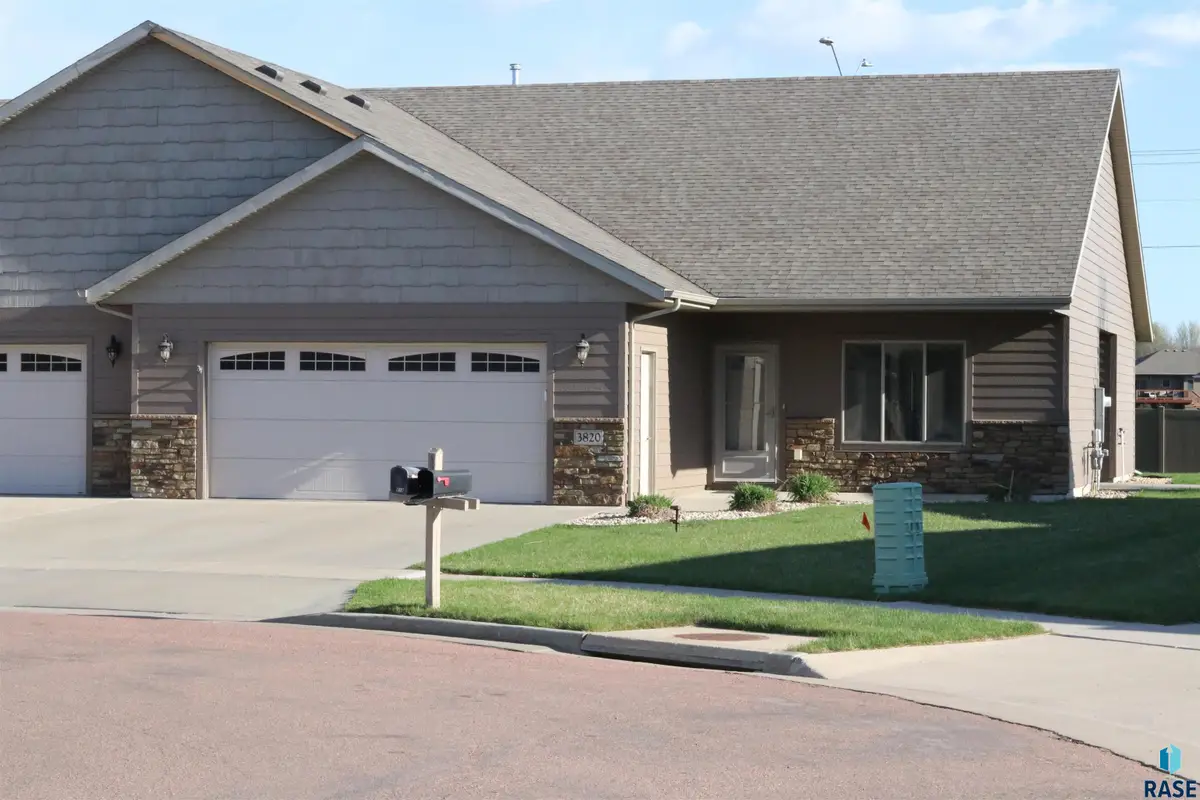 3820 Vendavel St, Sioux Falls, SD 57108 - #1
