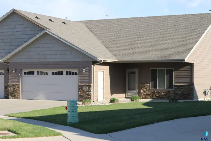 3820 Vendavel St, Sioux Falls, SD 57108 - #2