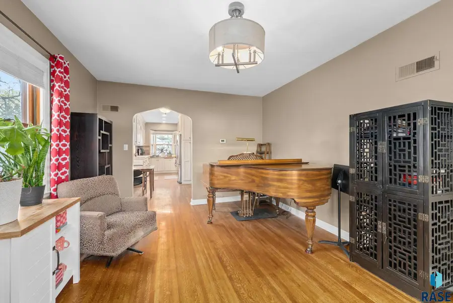 1217 S Jefferson Ave, Sioux Falls, SD 57105 - #3