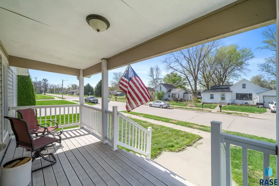 407 E Washington St, Elk Point, SD 57025 - #2