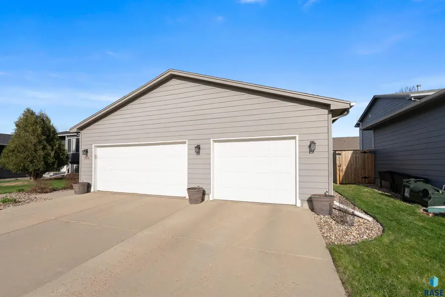 7516 S Bell Cir, Sioux Falls, SD 57108 - #3