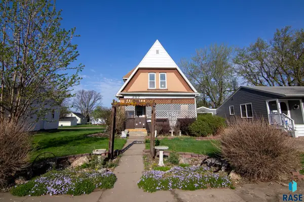 307 S 1st St, Beresford, SD 57004