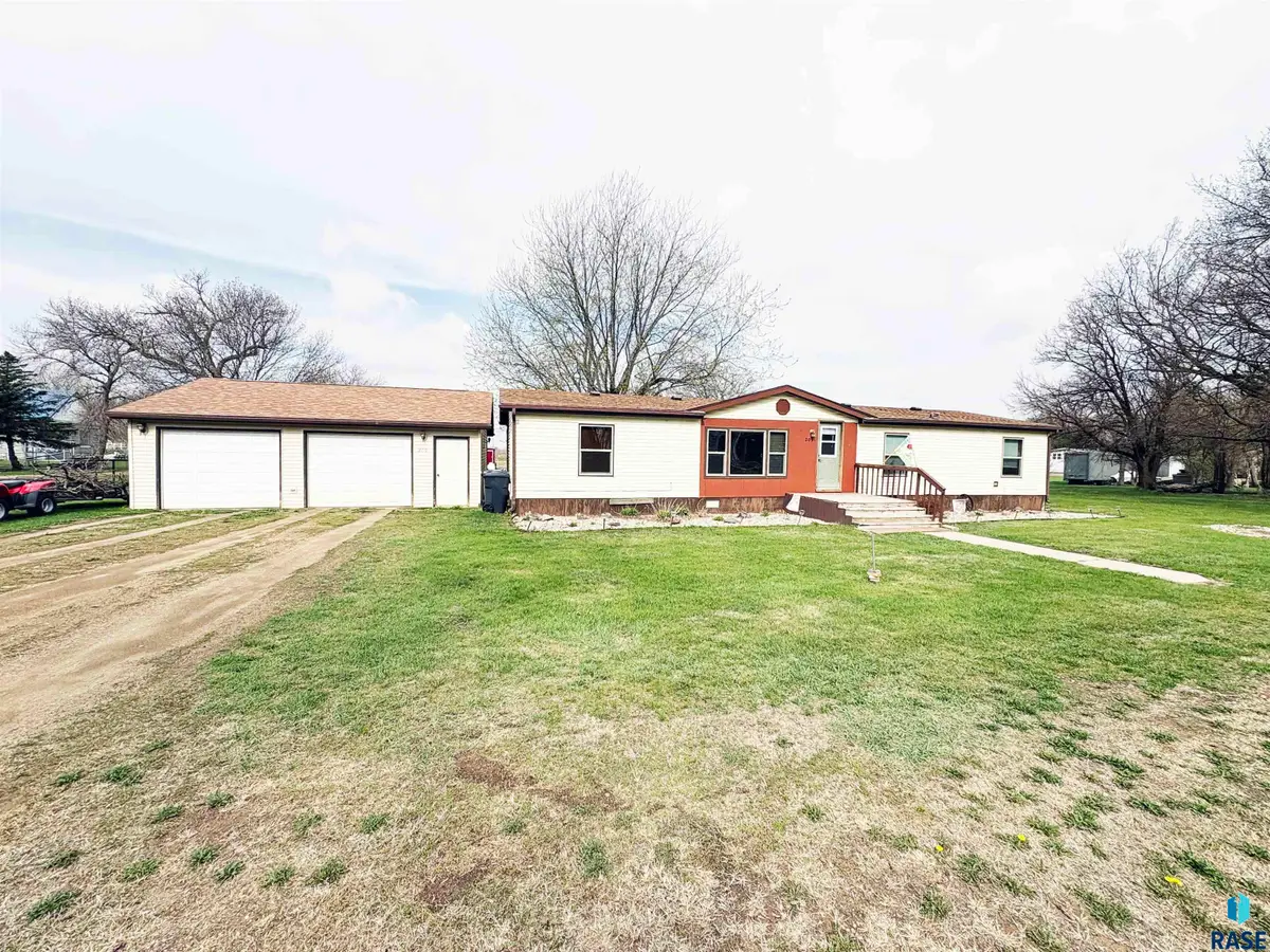 209 S Milwaukee Ave, Wentworth, SD 57075 - #1