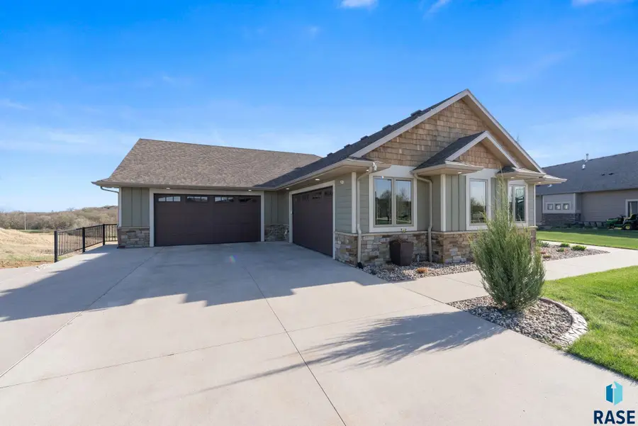 1417 S Sugar Maple Dr, Sioux Falls, SD 57110 - #2