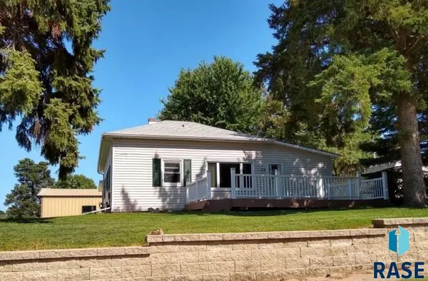 112 N Main Ave, Garretson, SD 57030