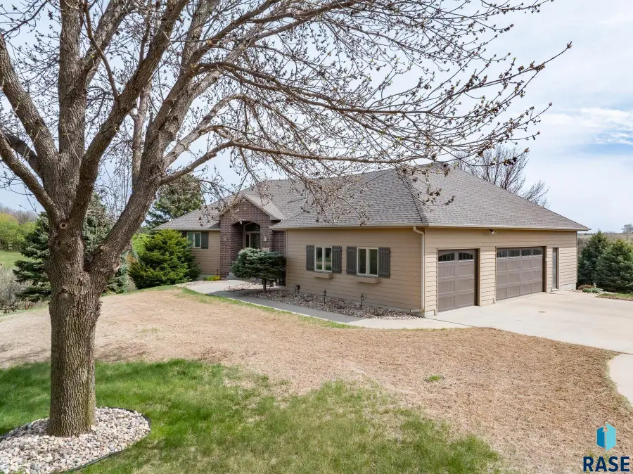 8415 E Sunset Cir, Brandon, SD 57005 - #2