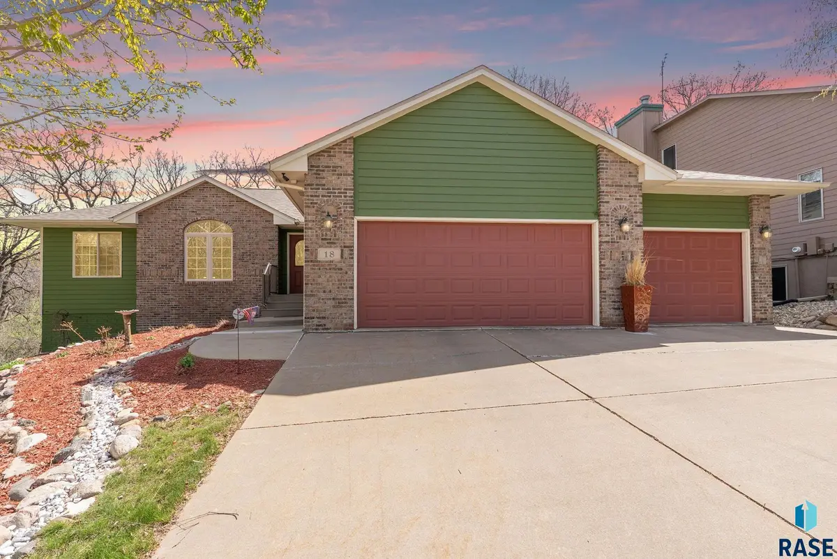 18 E Big Sky Pl, Sioux Falls, SD 57110 - #1