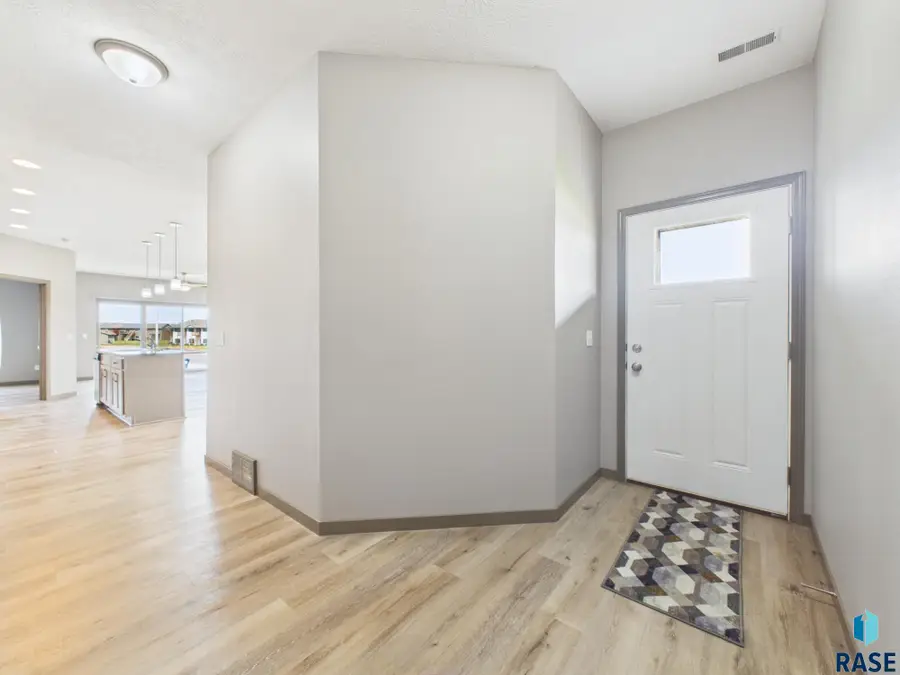 9500 W Broek Dr, Sioux Falls, SD 57106 - #2